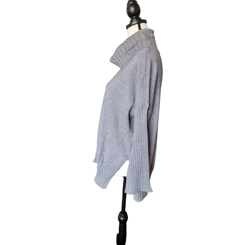 Soft Cozy Cyrus brand cowl Neck Sweater Long Sleeved M - Picture 5 of 10